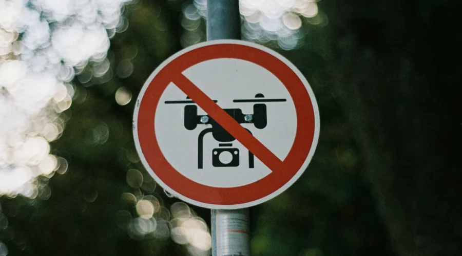 Normative droni Italia 2026: guida per clienti e operatori 🚁📘